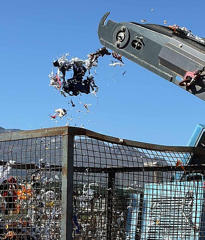 Imagen secundaria 2 - Destruidas en Arnedo casi 2.000 prendas deportivas falsificadas