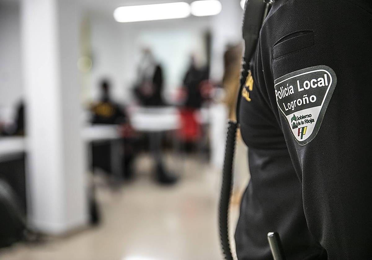 La Policía Local de Logroño formuló este fin de semana 45 denuncias, 23 por orinar en la calle