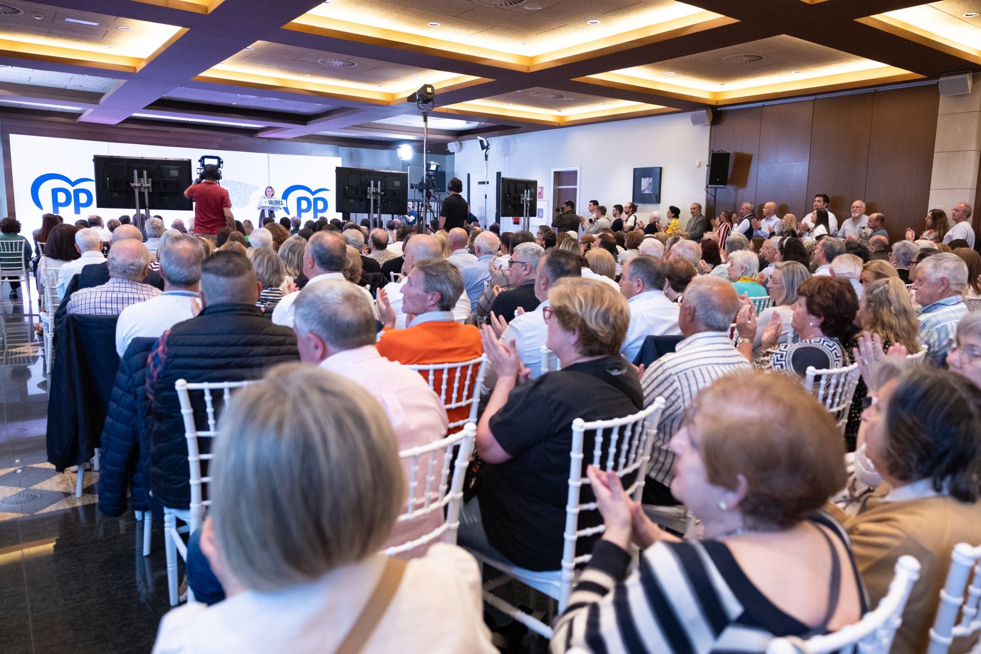 Imágenes de la visita del líder del PP a Logroño