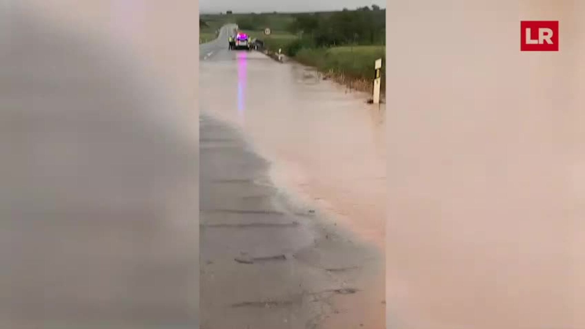 Accidente en la N-120A por el agua de lluvia embalsada