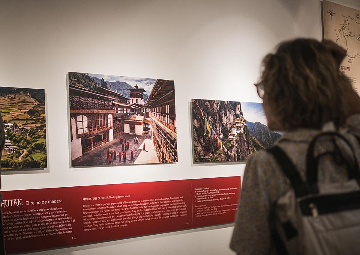 Imagen secundaria 1 - Detalles de la exposición y, en la imagen inferior, Fernando Ezquerro y Roberto Iturriaga.