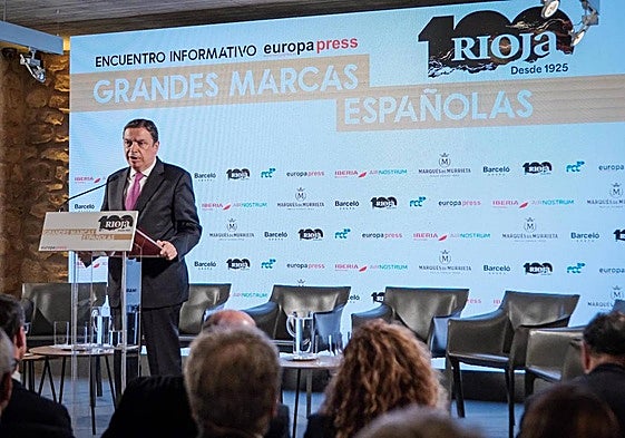 Luis Planas, durante el encuentro en Marqués de Murrieta.