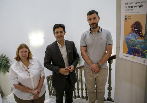 Teresa Angulo, Roberto Iturriaga y David Eguizábal en la presentación de las jornadas.