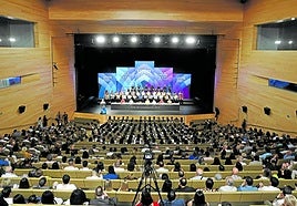 En Riojafórum, por donde desfilaron mil egresados de UNIR, se vivieron tres ceremonias muy emotivas en las que los estudiantes pudieron celebrar la consecución de sus metas.