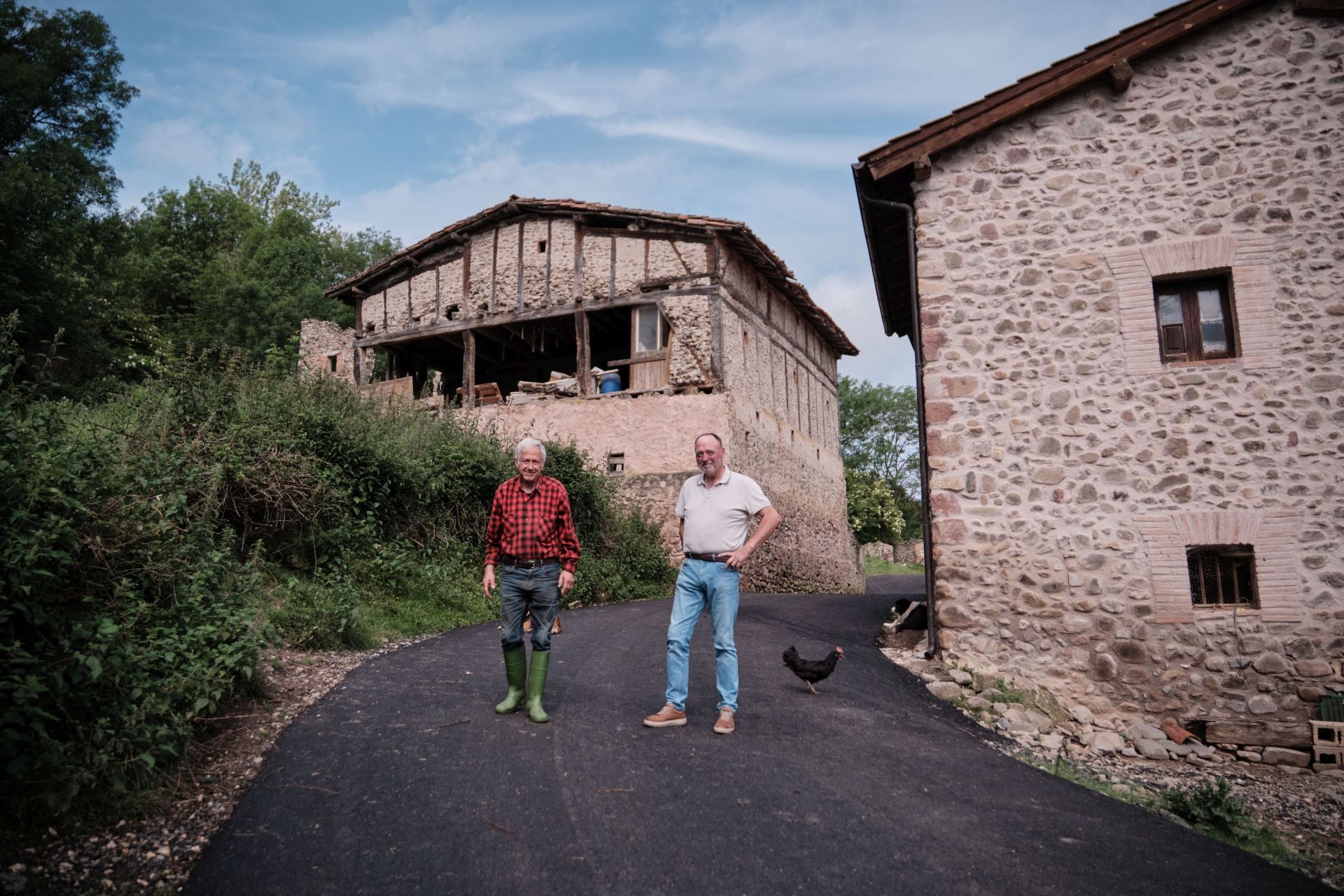 José Antonio Cámara y Luis Martínez posan en Arviza.