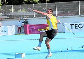 Nico Quijera, uno de los grandes de la jabalina en España, lanzó en el Adarraga.