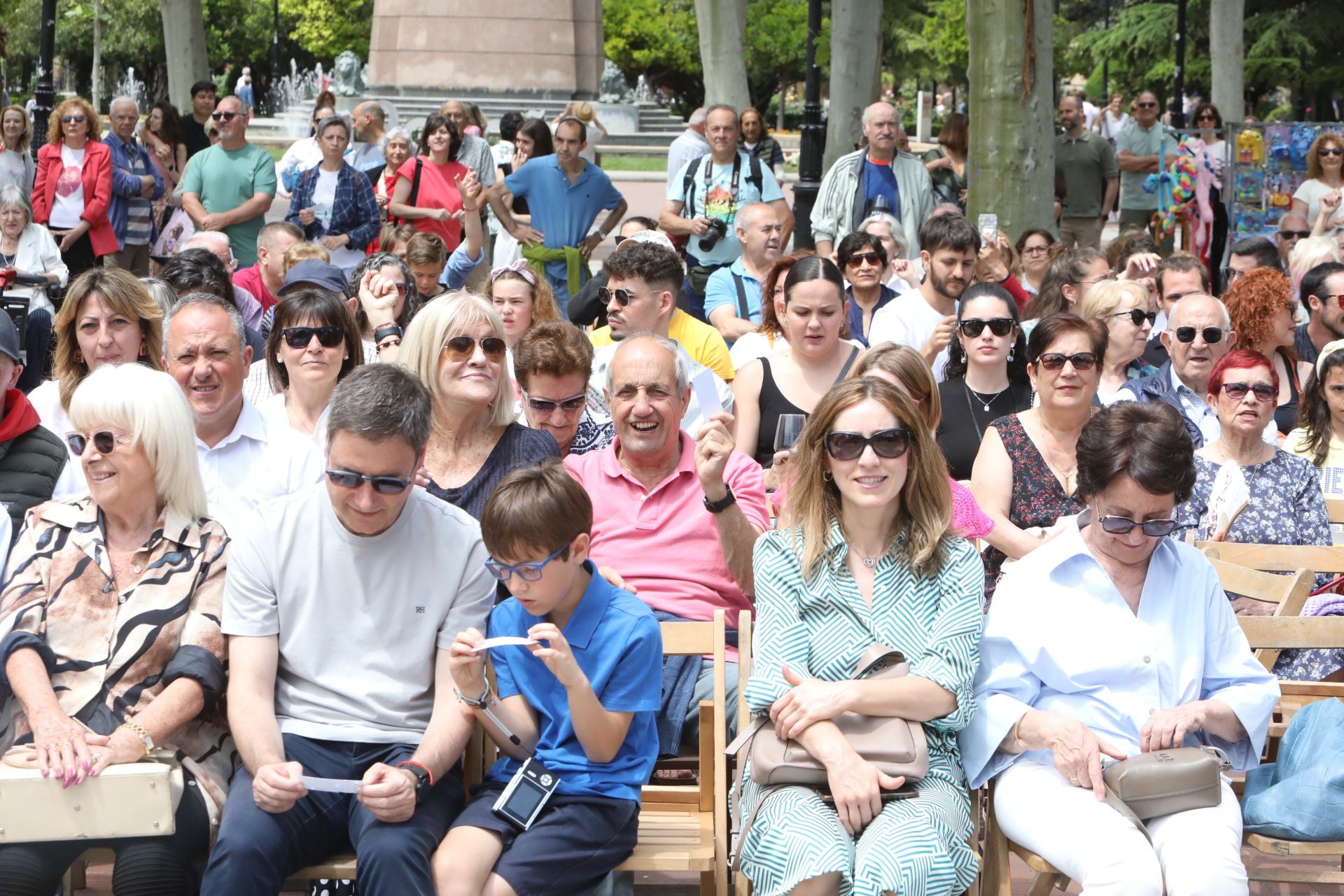 Bailes, juegos, vino y humor por San Bernabé en El Espolón