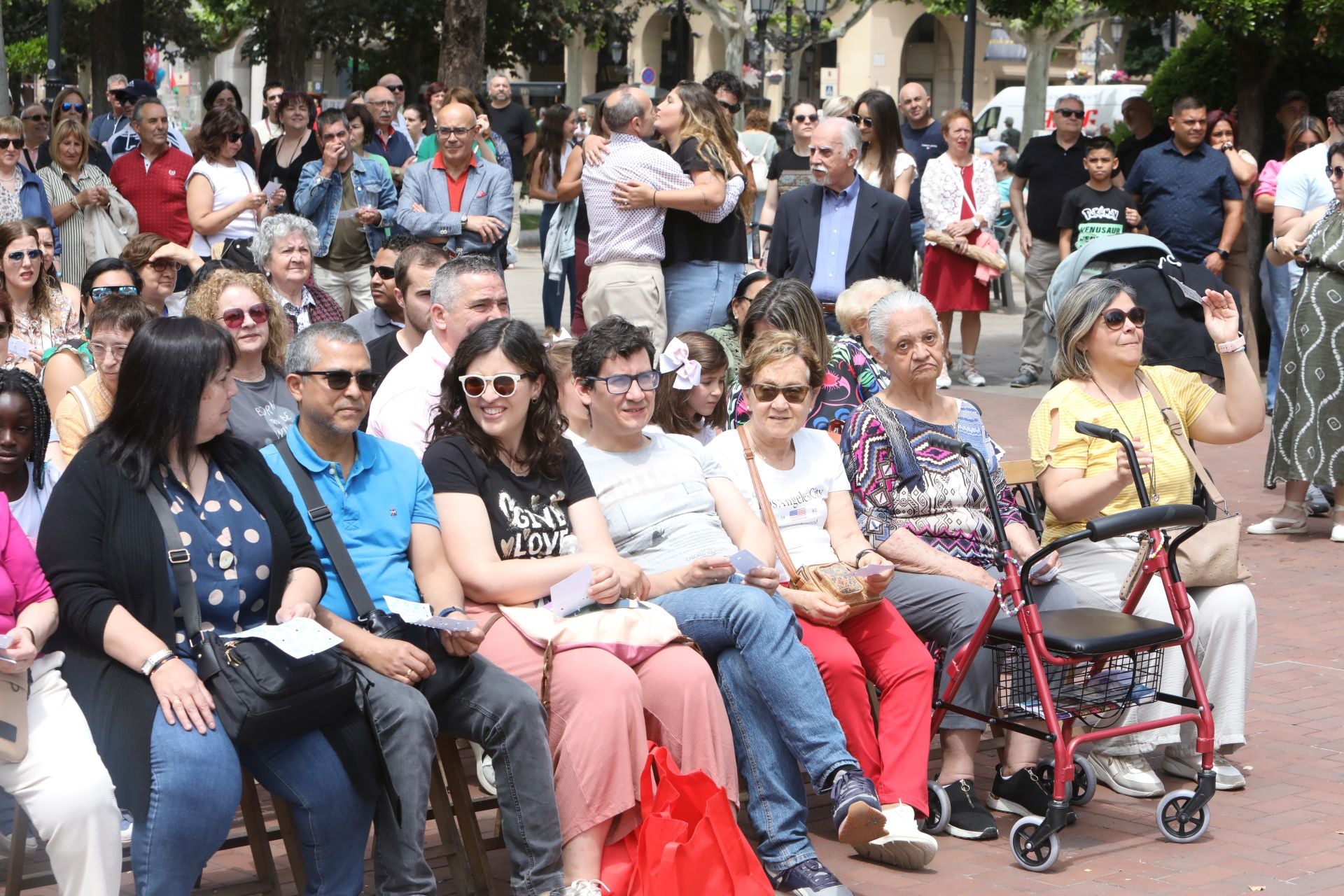 Bailes, juegos, vino y humor por San Bernabé en El Espolón