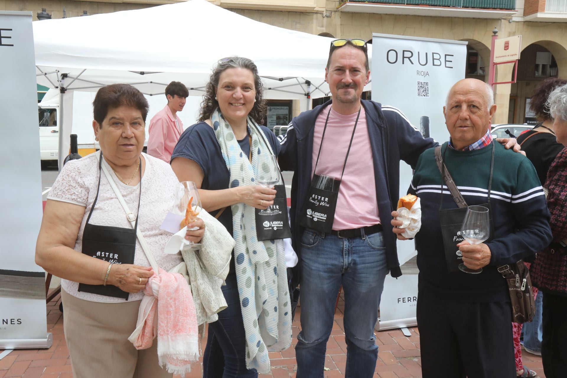 Bailes, juegos, vino y humor por San Bernabé en El Espolón