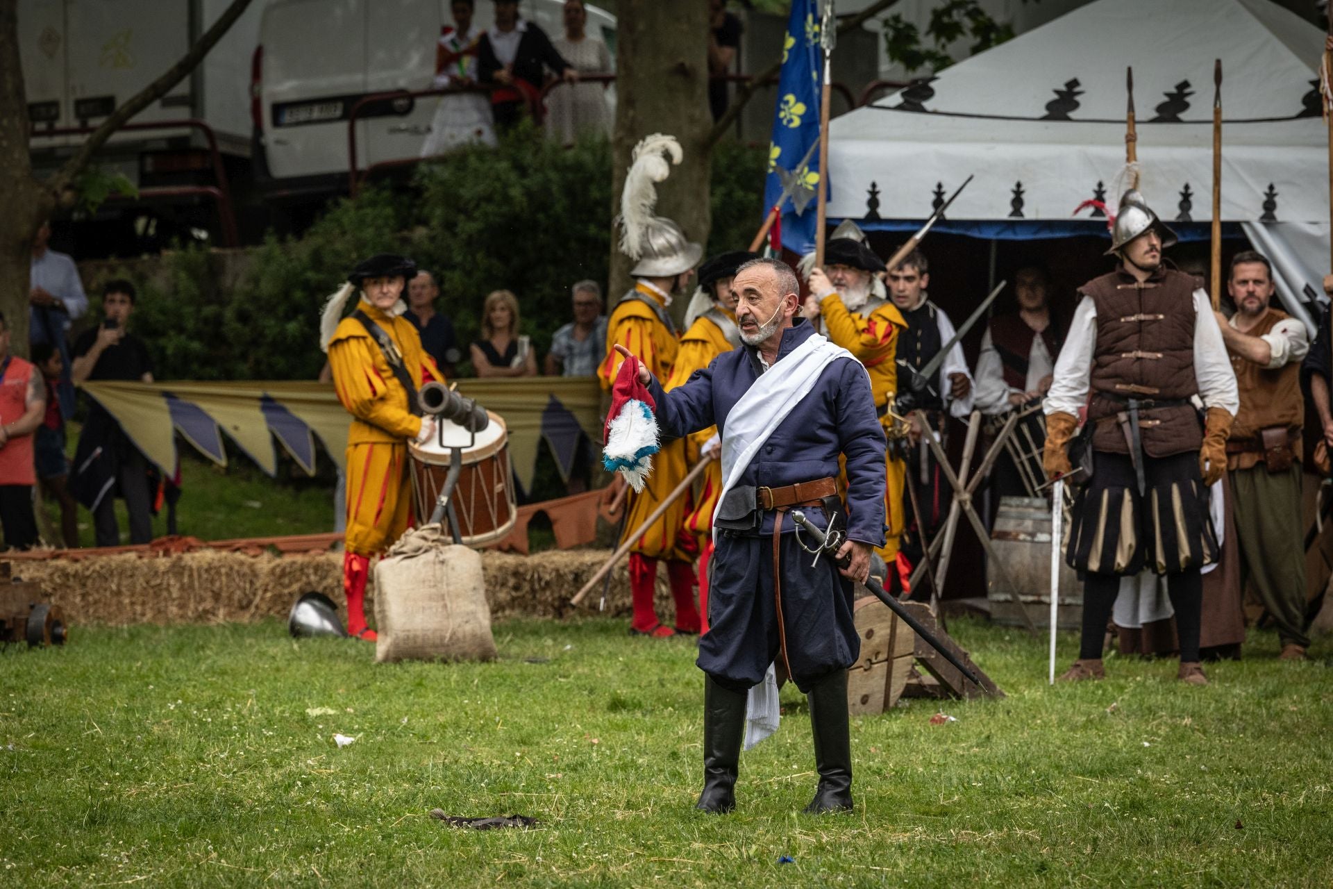 Recreación de las tropas logroñesas frente a las galas