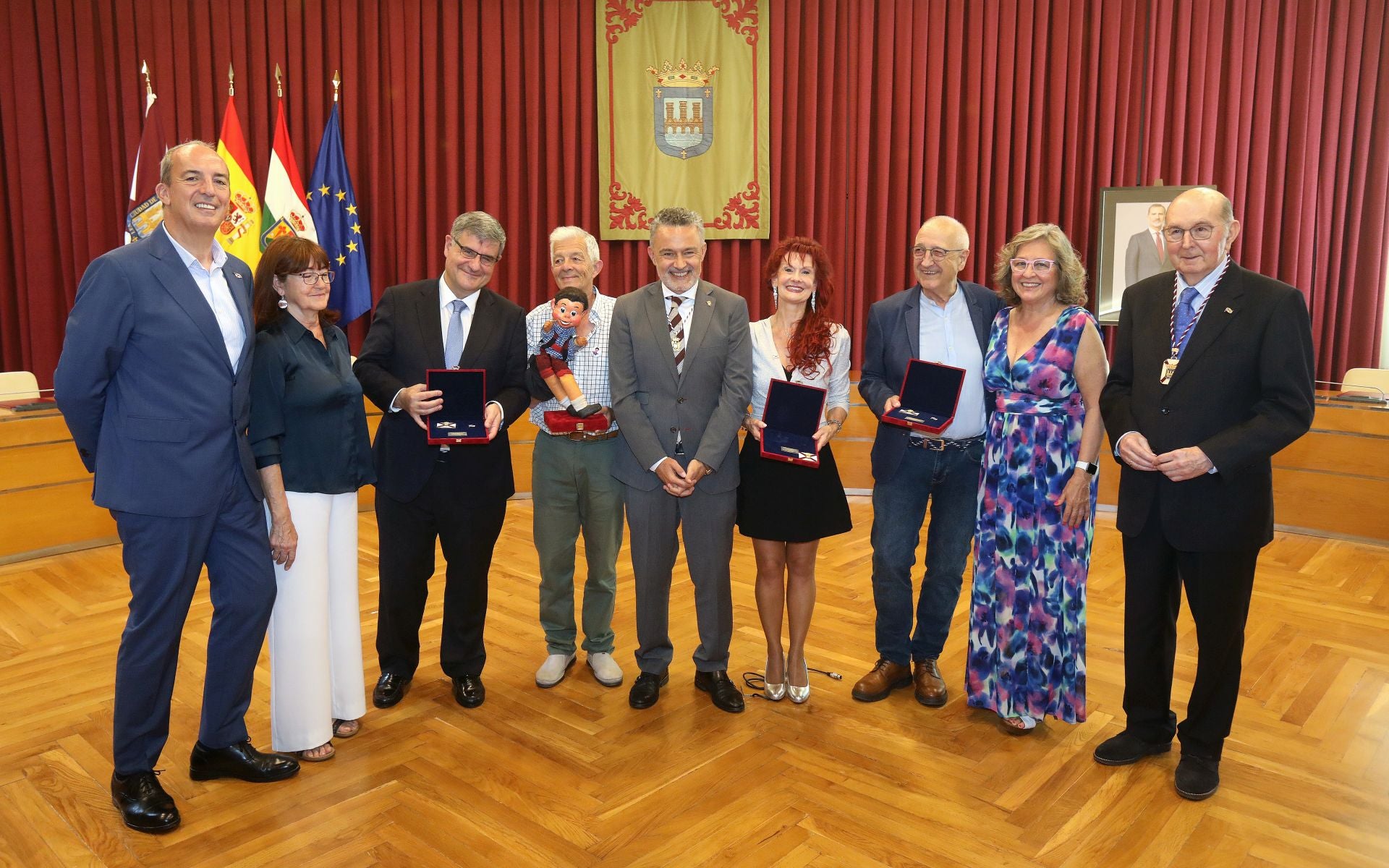 La entrega de las insignias de San Bernabé, en imágenes