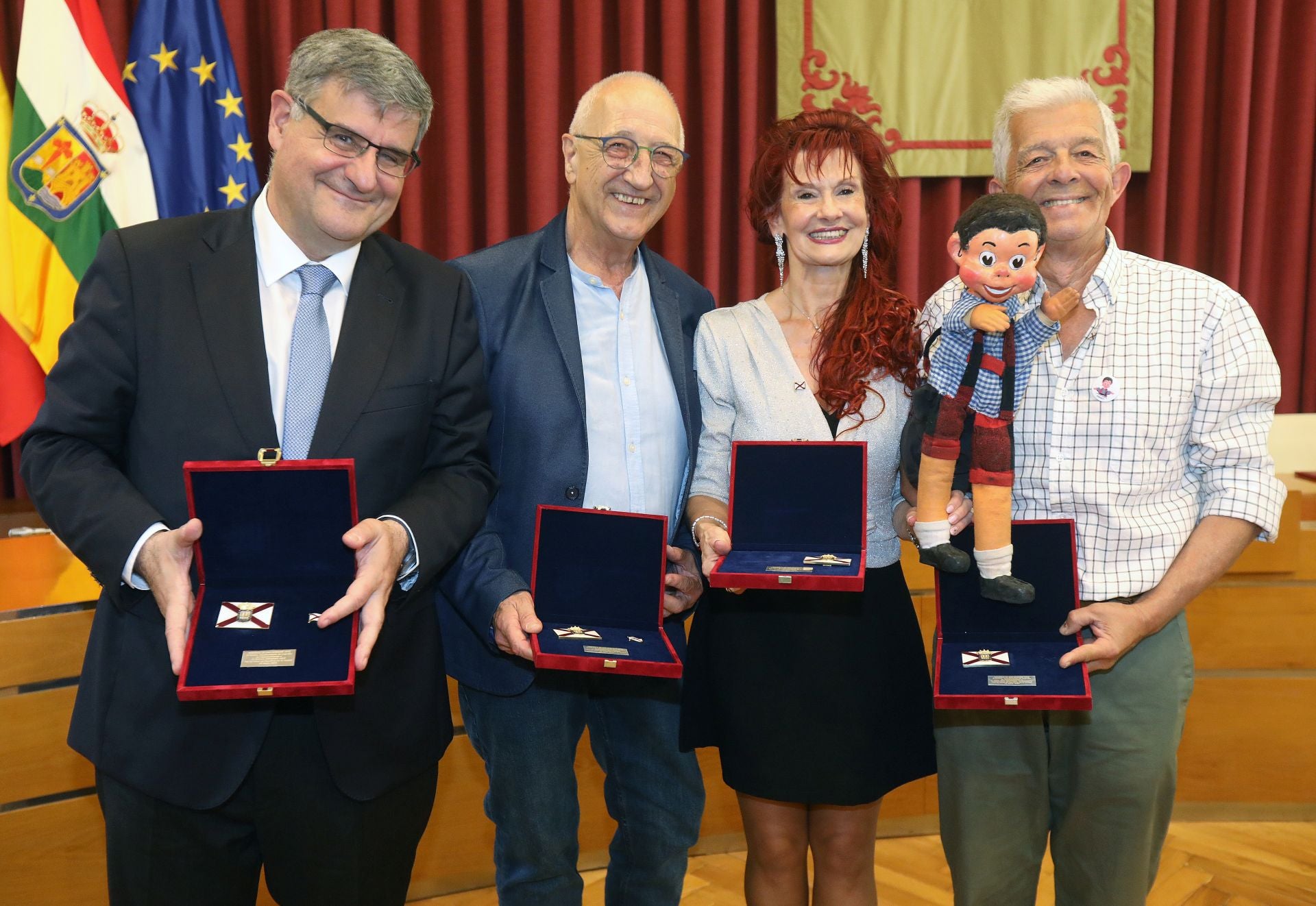 La entrega de las insignias de San Bernabé, en imágenes