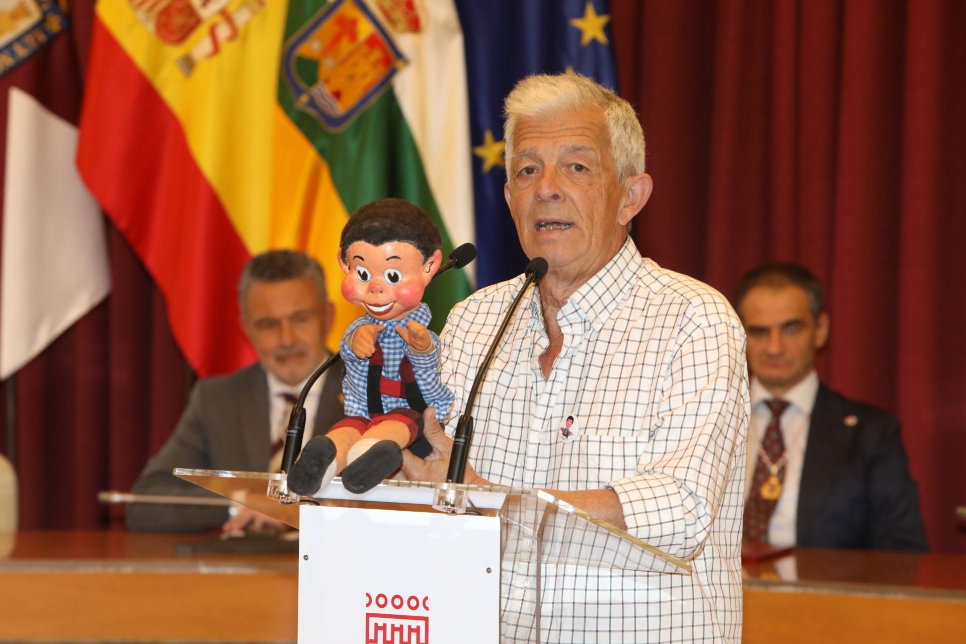 La entrega de las insignias de San Bernabé, en imágenes
