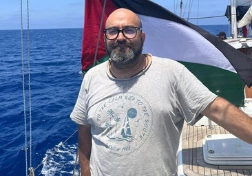 El activista riojano que viajaba en el barco de Gaza ya está en Barcelona