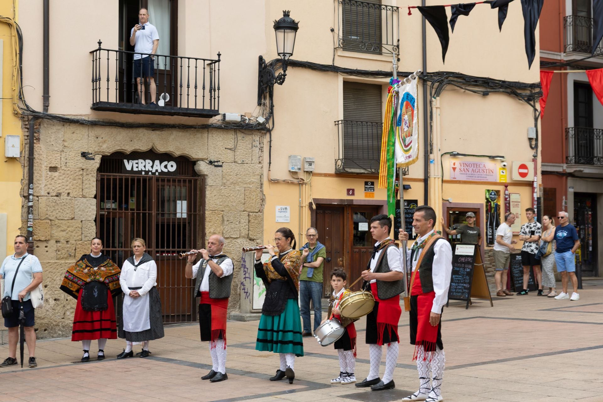 Logroño se viste de tradición