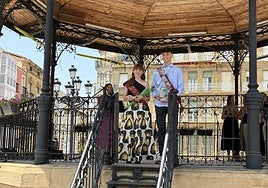 Carmen Olmos y Asier Guerras durante su proclamación.