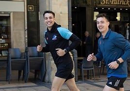 Zabala y Loza corren por la calle Portales, en uno de sus entrenamientos.
