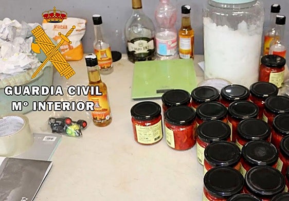 La Guardia Civil detiene a un grupo criminal dedicado a la venta de conservas de la variedad pimientos del cristal
