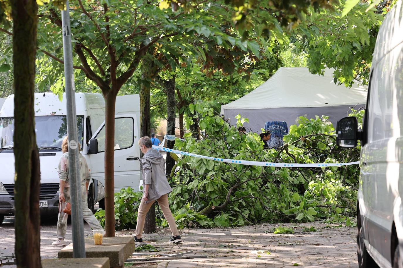 Fotos | La tormenta destroza los puestos del recinto ferial de Logroño