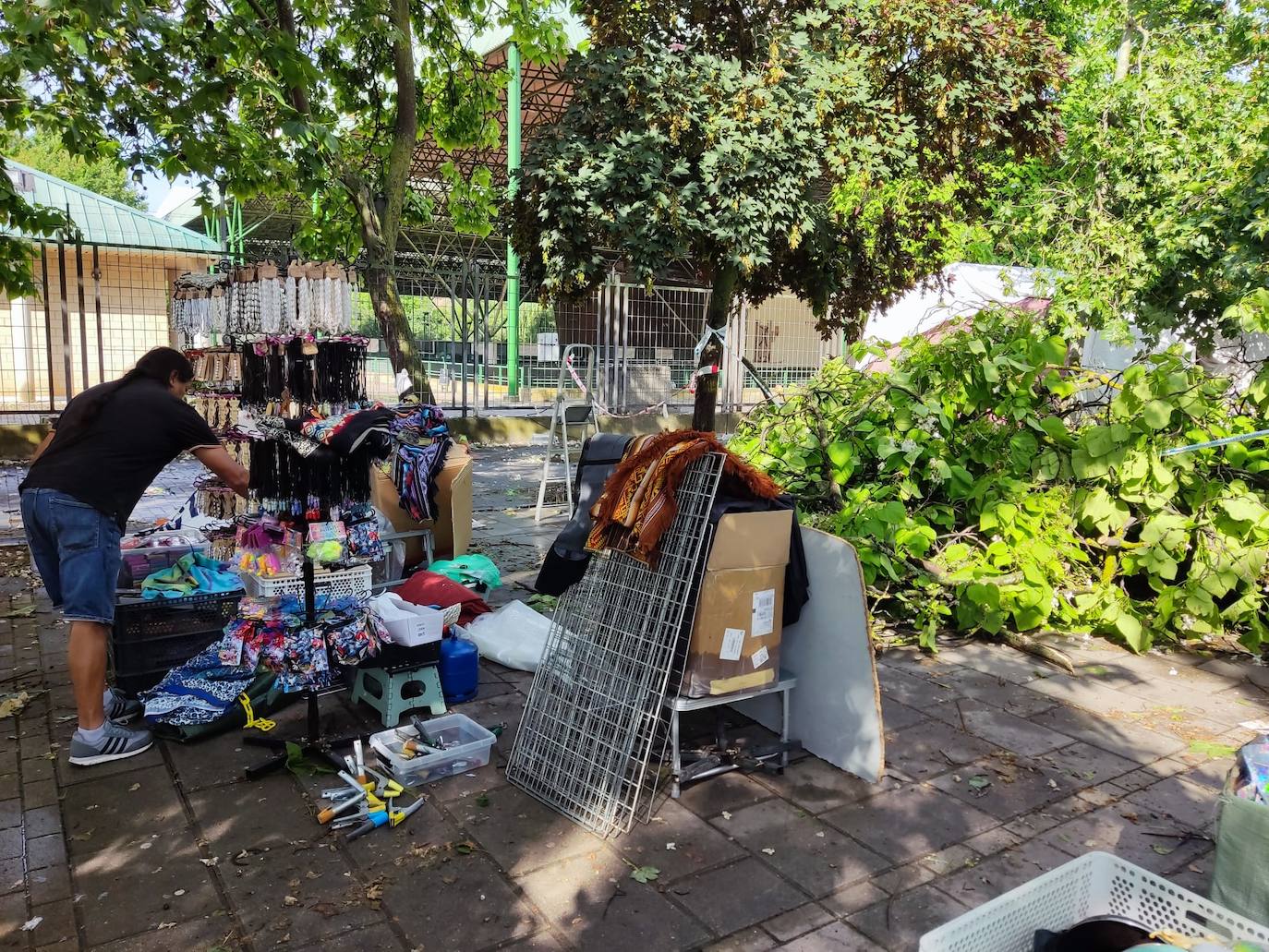 Fotos | La tormenta destroza los puestos del recinto ferial de Logroño