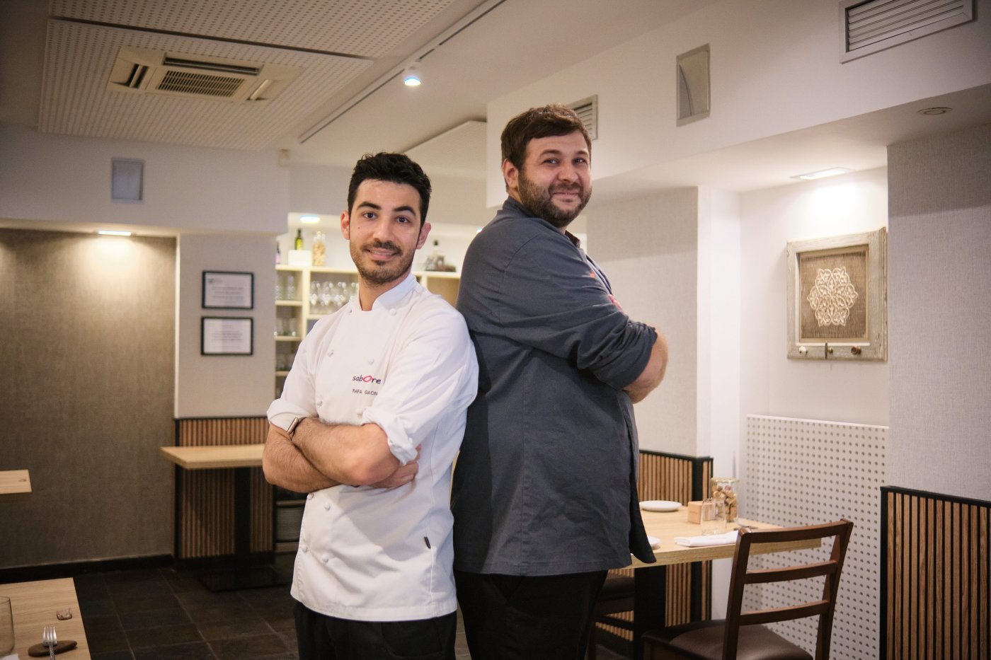 Rafa Gaona (chaqueta blanca) y Alex Madruj coincidieron en la Escuela de Hostelería de Santo Domingo de la Calzada.