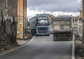 El paso por Villafranca, uno de los puntos negros de la carretera