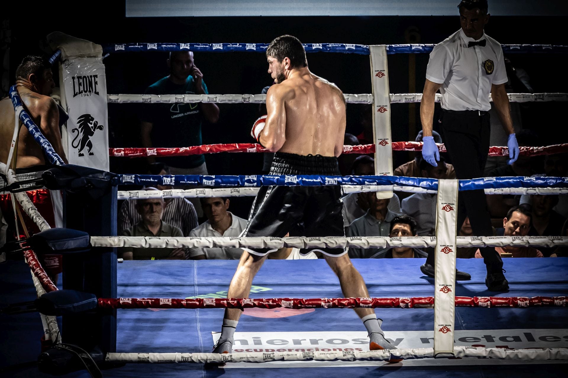 Una noche de boxeo en Las Gaunas