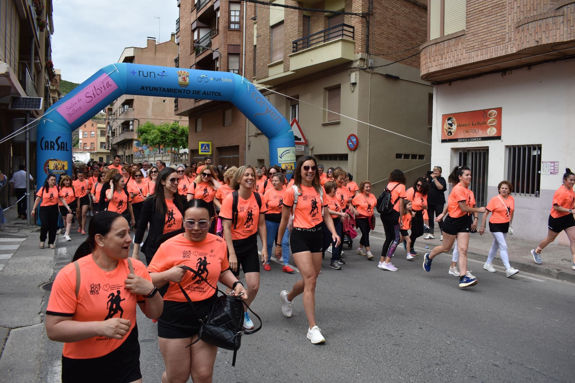 Deporte en la calle y marcha contra el cáncer, en Autol