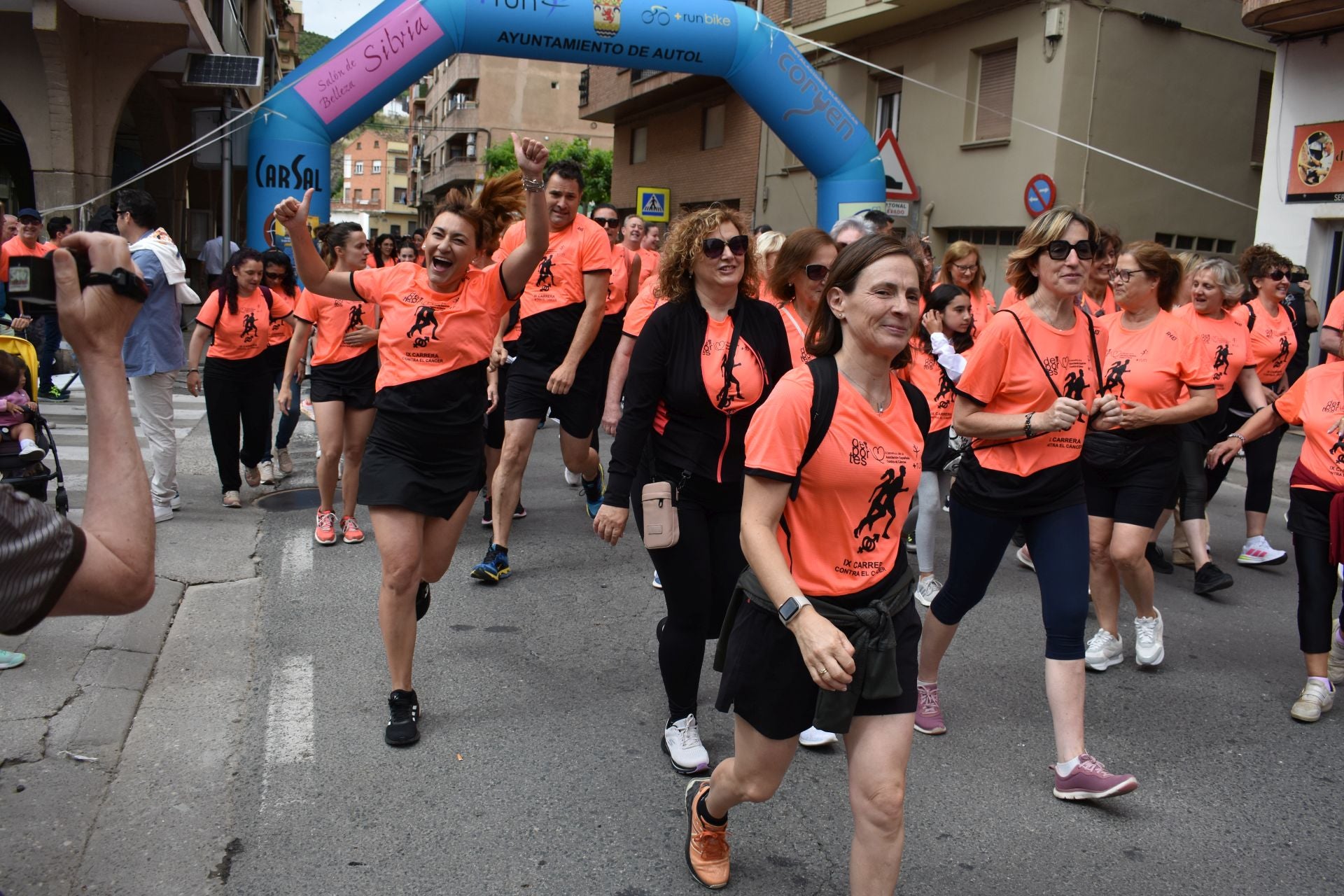 Deporte en la calle y marcha contra el cáncer, en Autol