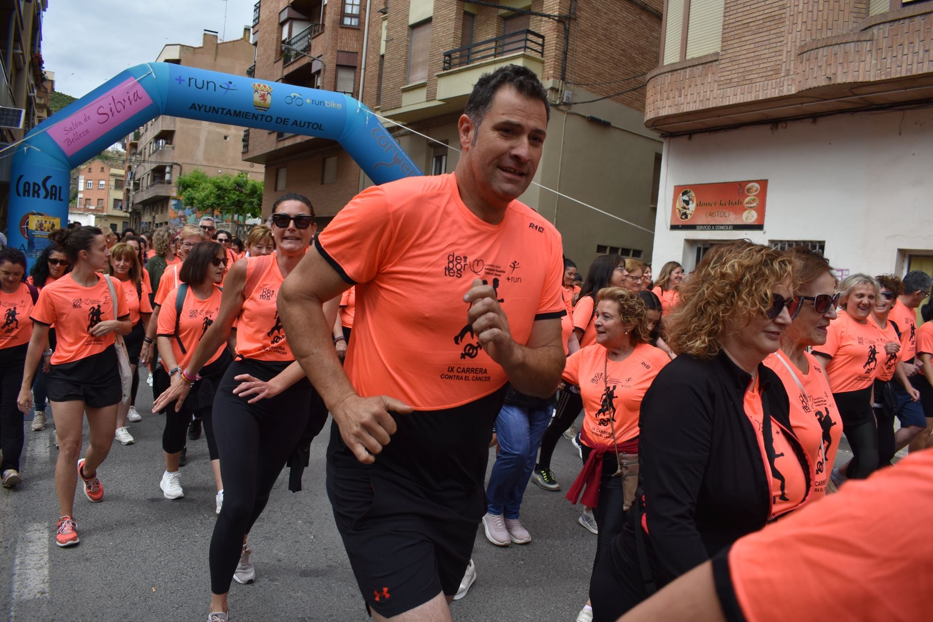 Deporte en la calle y marcha contra el cáncer, en Autol