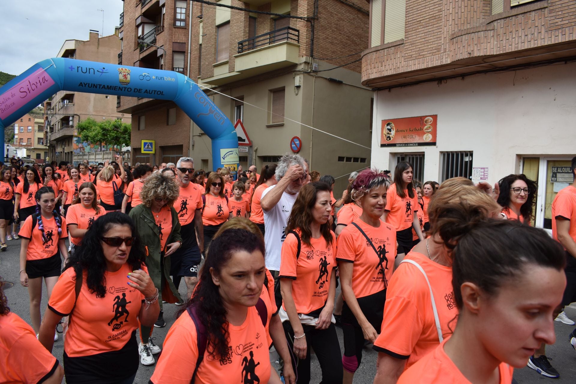 Deporte en la calle y marcha contra el cáncer, en Autol