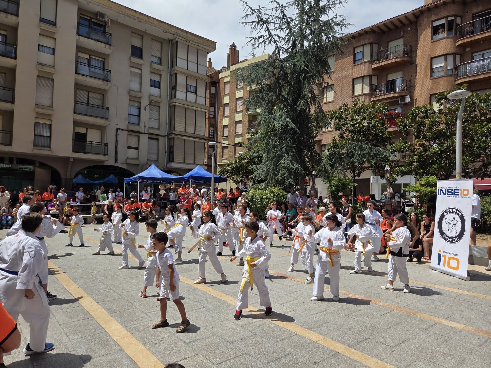 Deporte en la calle y marcha contra el cáncer, en Autol