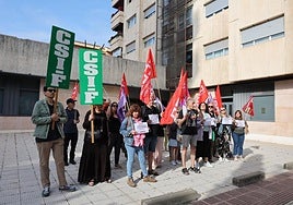 Concentración en la Oficina de Extranjería de avenida de la Solidaridad este lunes.