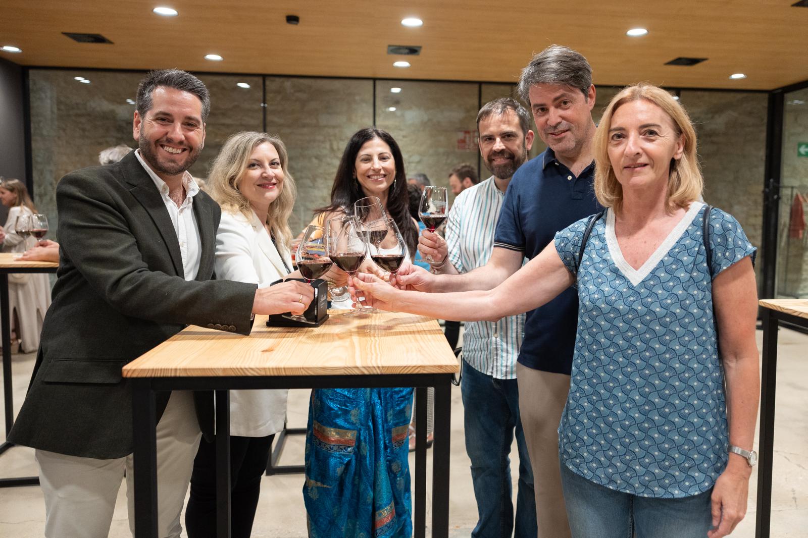 Las imágenes de la cata solidaria de Pioneros