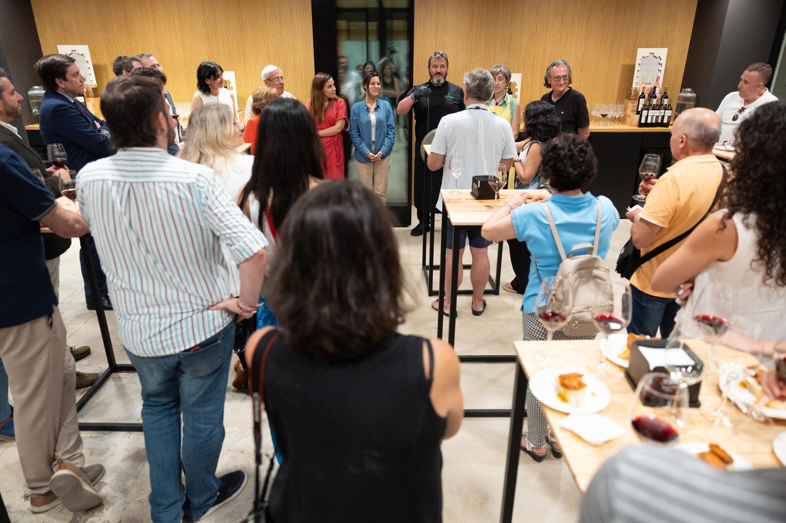 Las imágenes de la cata solidaria de Pioneros