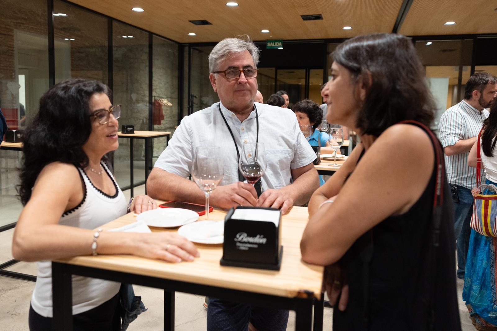 Las imágenes de la cata solidaria de Pioneros