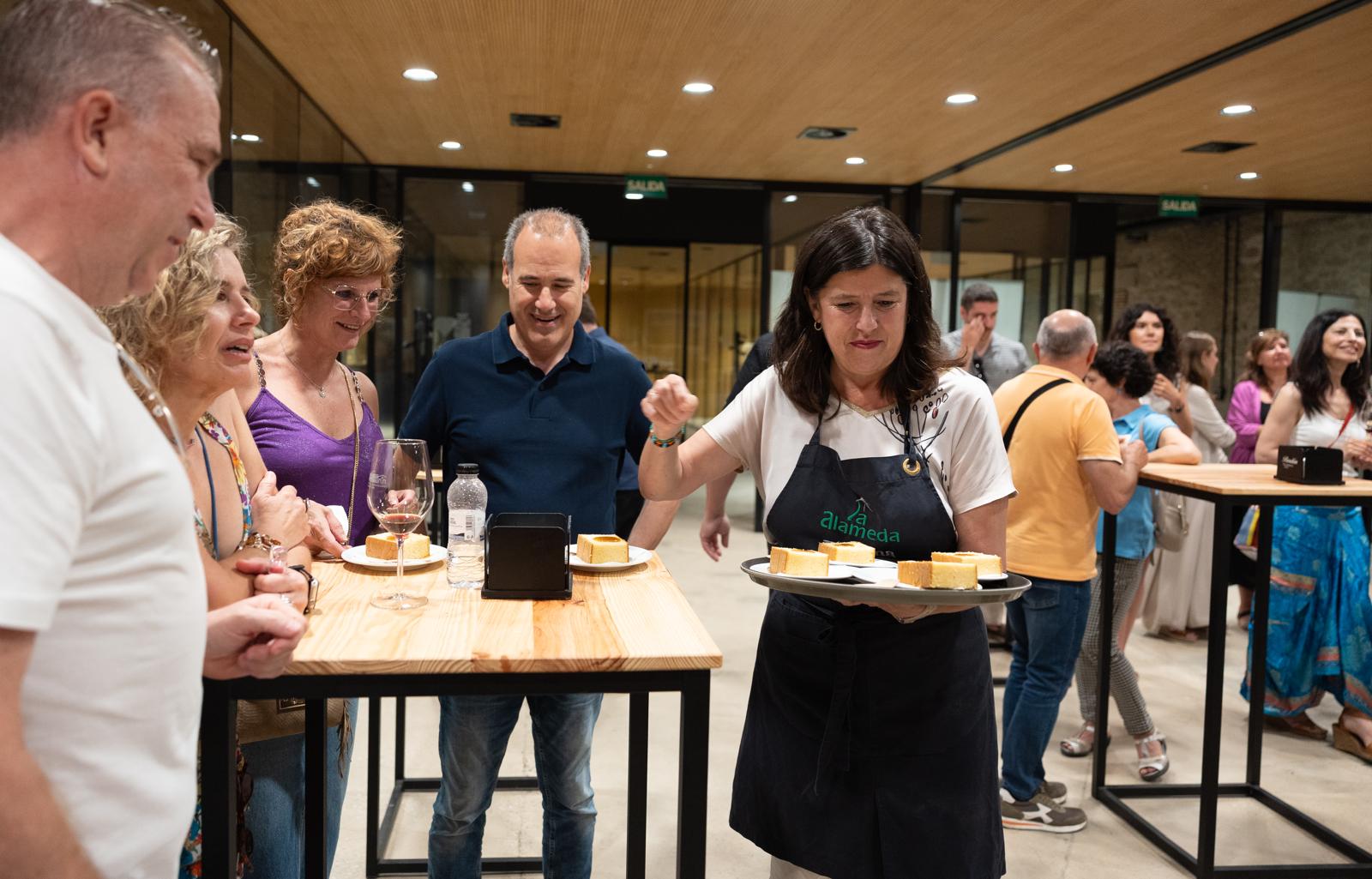 Las imágenes de la cata solidaria de Pioneros