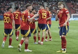 Jesús Rodríguez celebra su gol a Italia junto a sus compañeros.