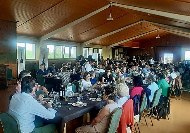 Comida fraternal entre los apellidados Gómez de Segura.