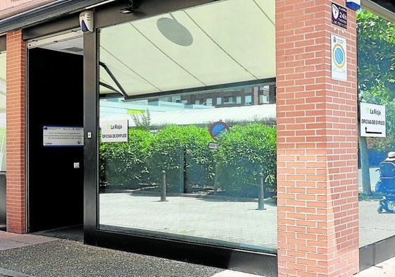 Exterior de la Oficina de Empleo ubicada en Lope de Vega.