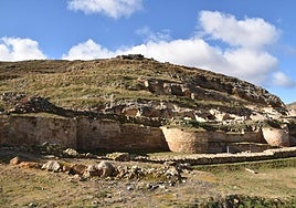 Acceso norte del yacimiento de Contrebia Leucade.