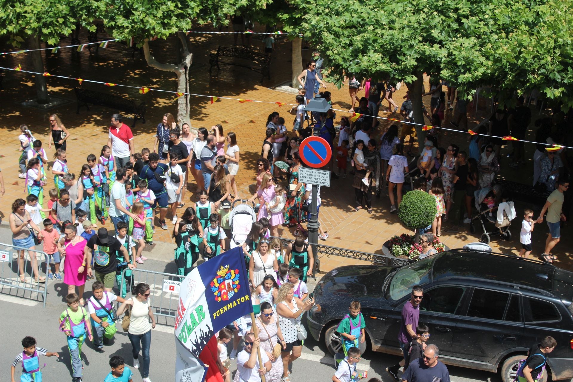 Pascalles y charanga después del lanzamiento del cohete.