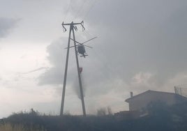 Intervención del helicoptero en la zona alta de Albelda.