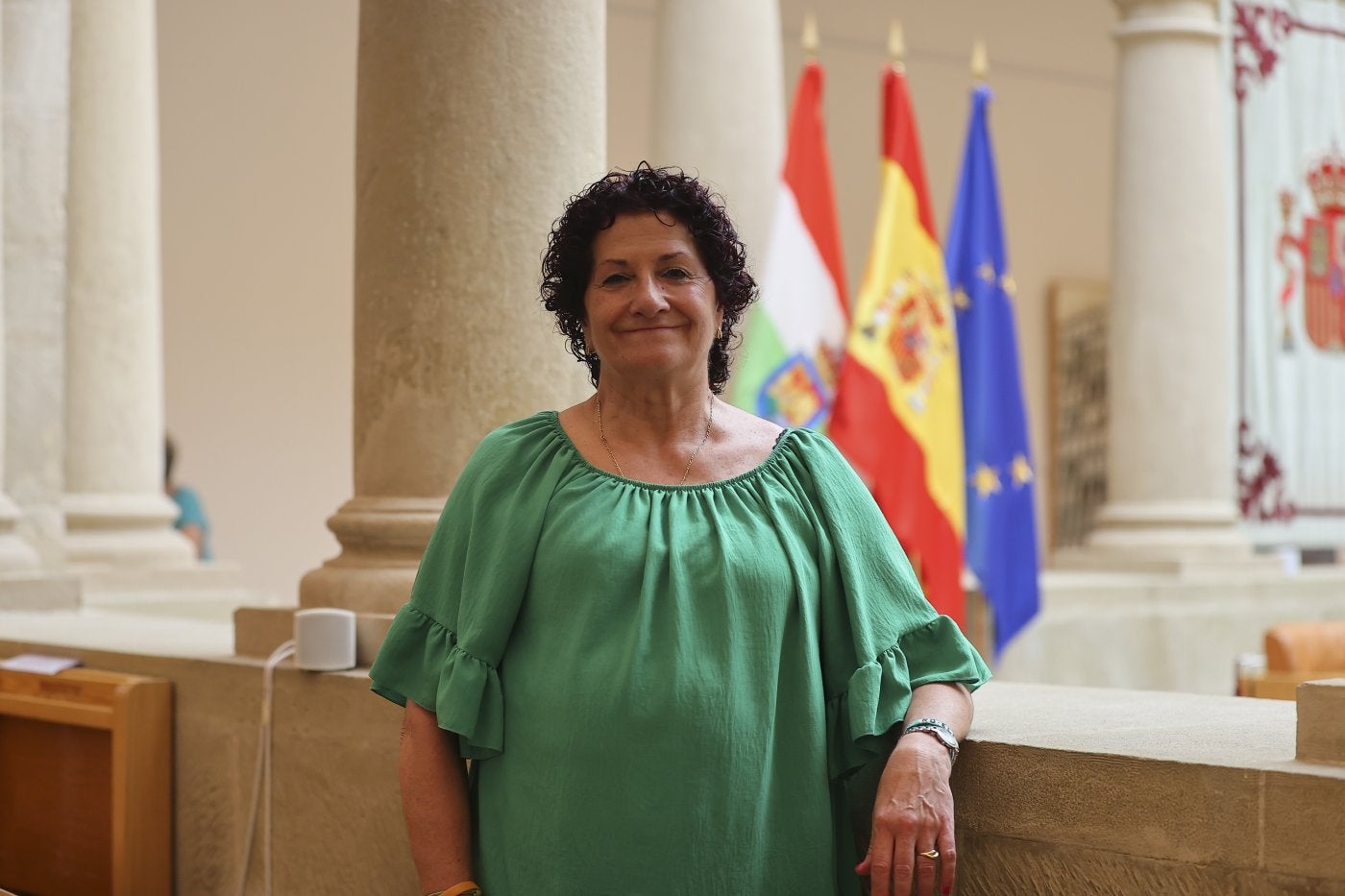 Paqui Terroba, presidenta de VencELA, en el Parlamento de La Rioja