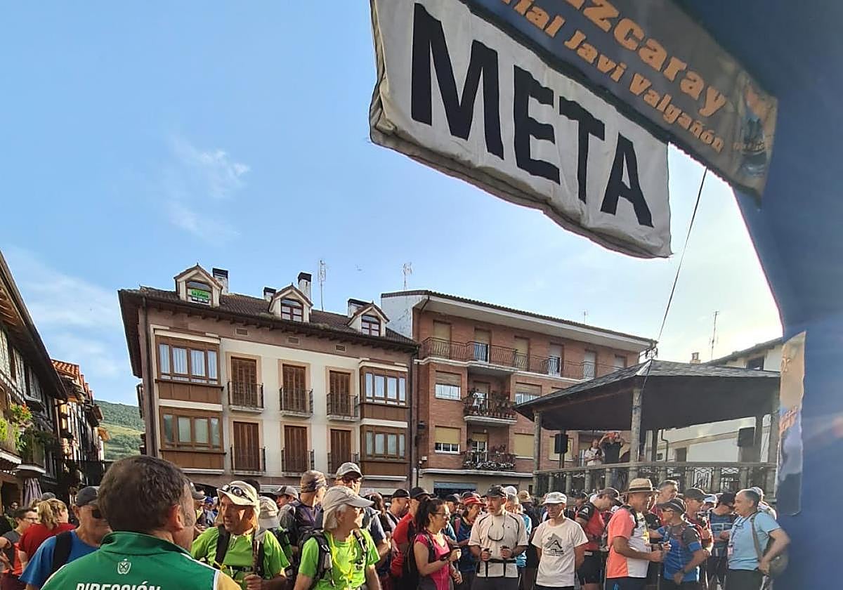 Salida de la prueba desde la plaza de los Condes de Turremúzquiz.