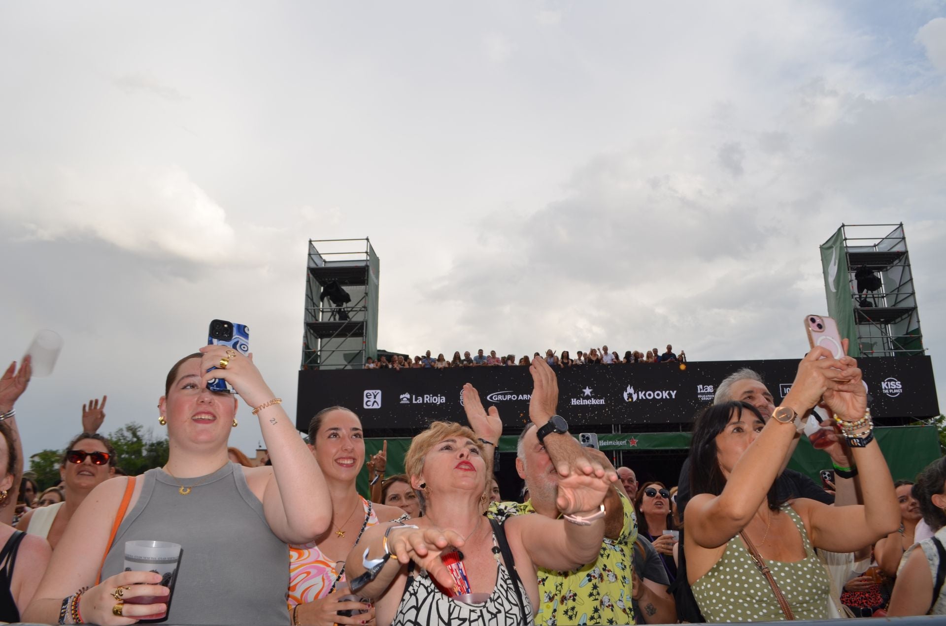 El público disfruta de los conciertos del sábado del Festival Gran Reserva
