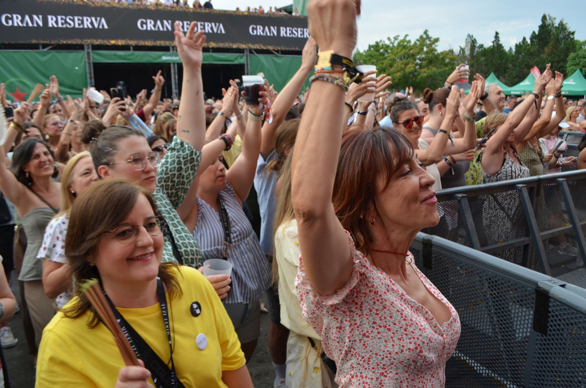 El público disfruta de los conciertos del sábado del Festival Gran Reserva