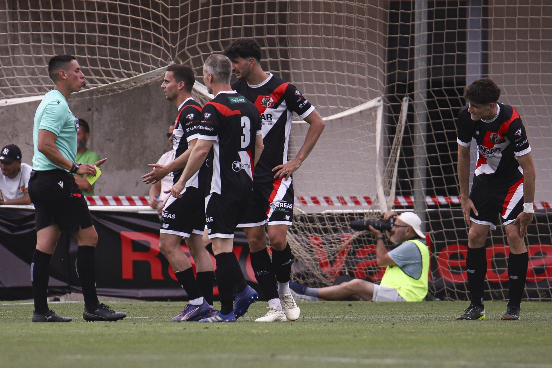 El Varea pierde ante el Rayo y se despide del ascenso