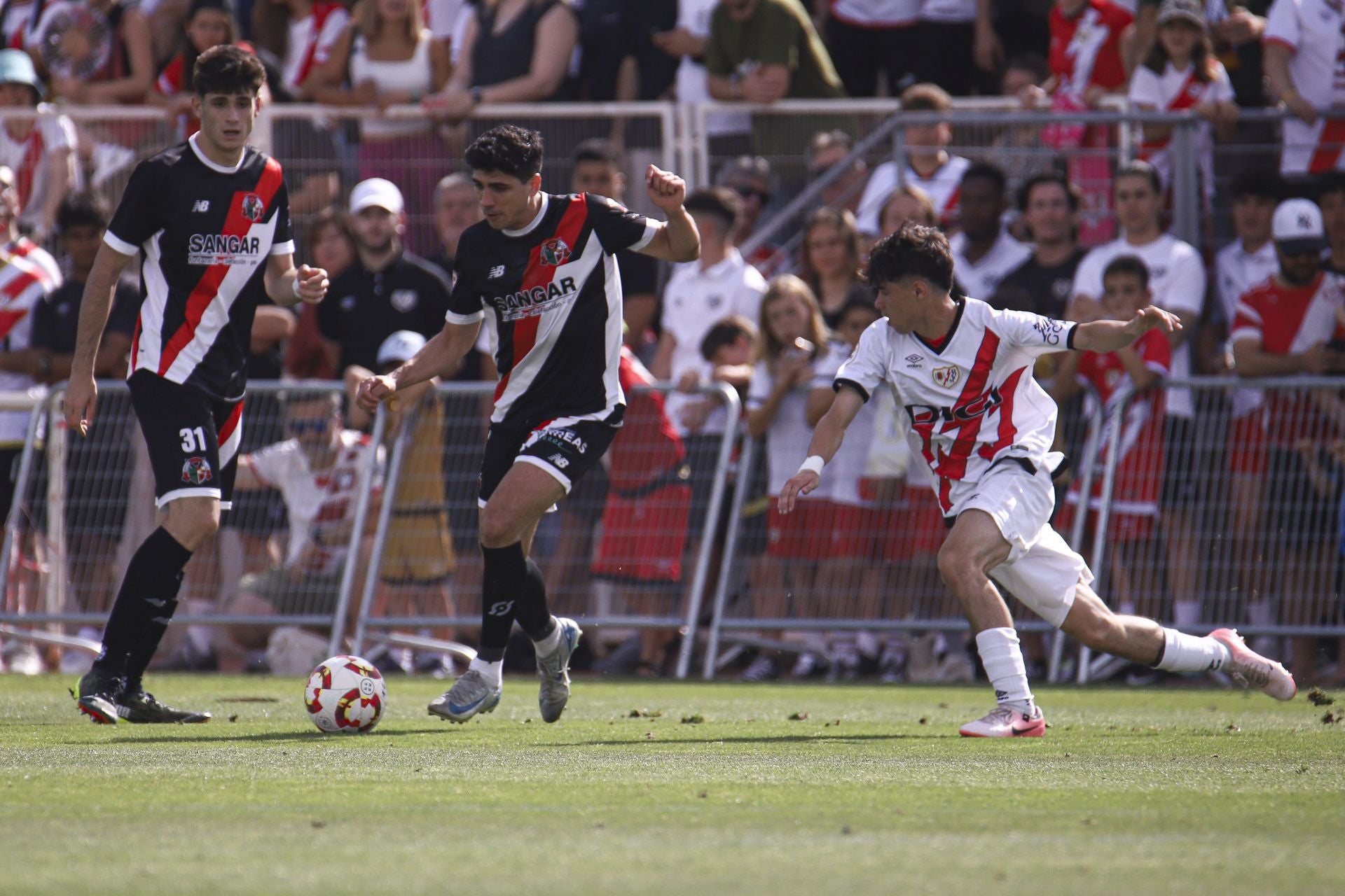 El Varea pierde ante el Rayo y se despide del ascenso