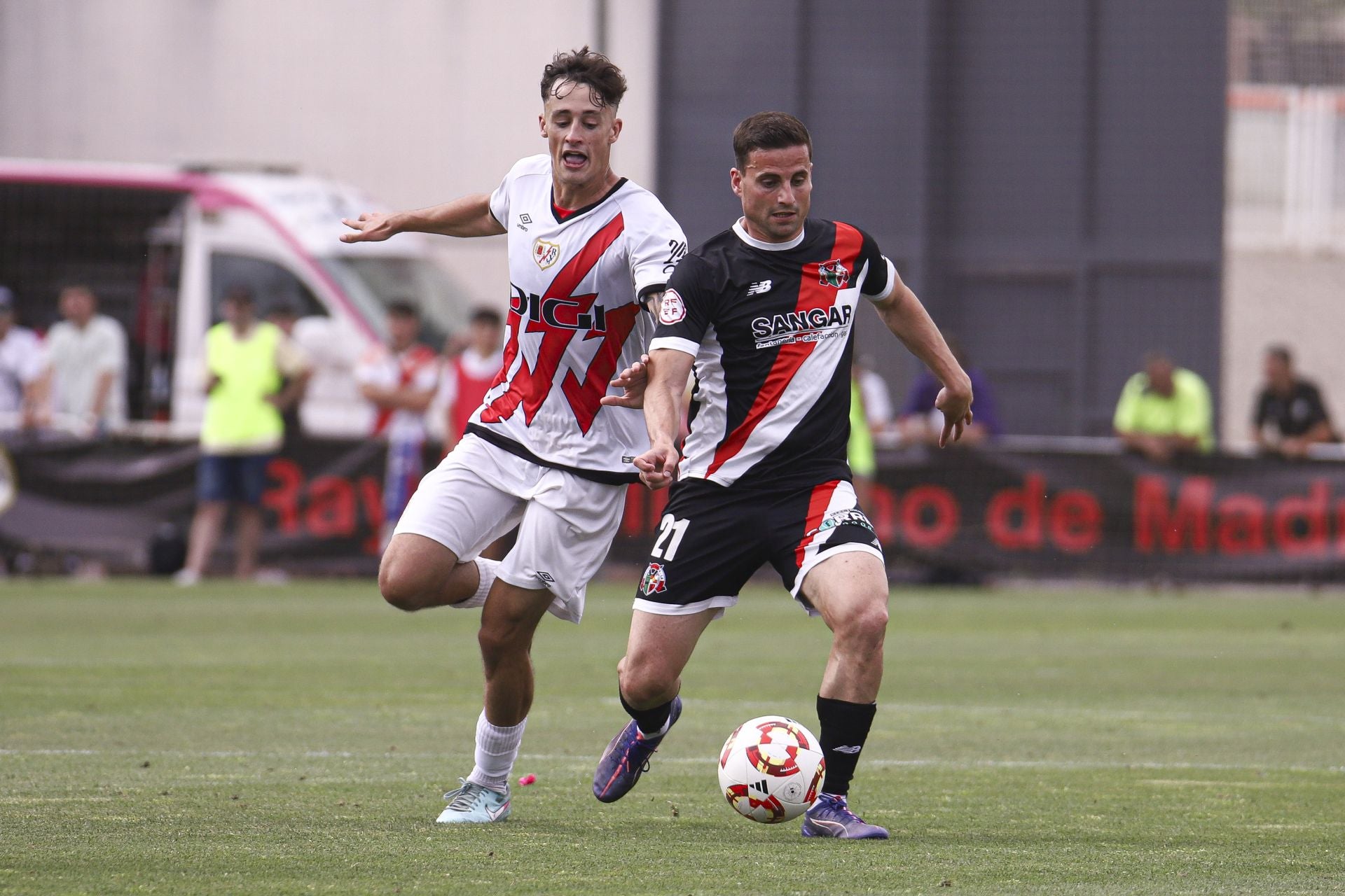 El Varea pierde ante el Rayo y se despide del ascenso